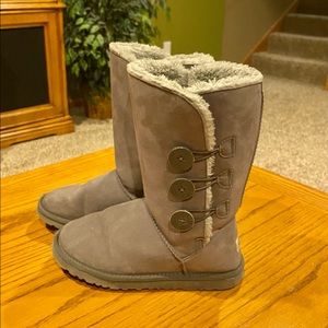 UGG Gray Women’s Bailey ButtonTriplet Boot Size 8